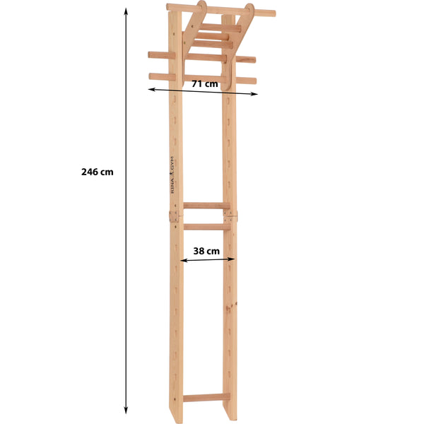 Drewniana drabinka gimnastyczna w mieszkaniu dla dorosłych